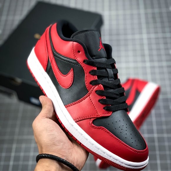 Athletic_Shoes